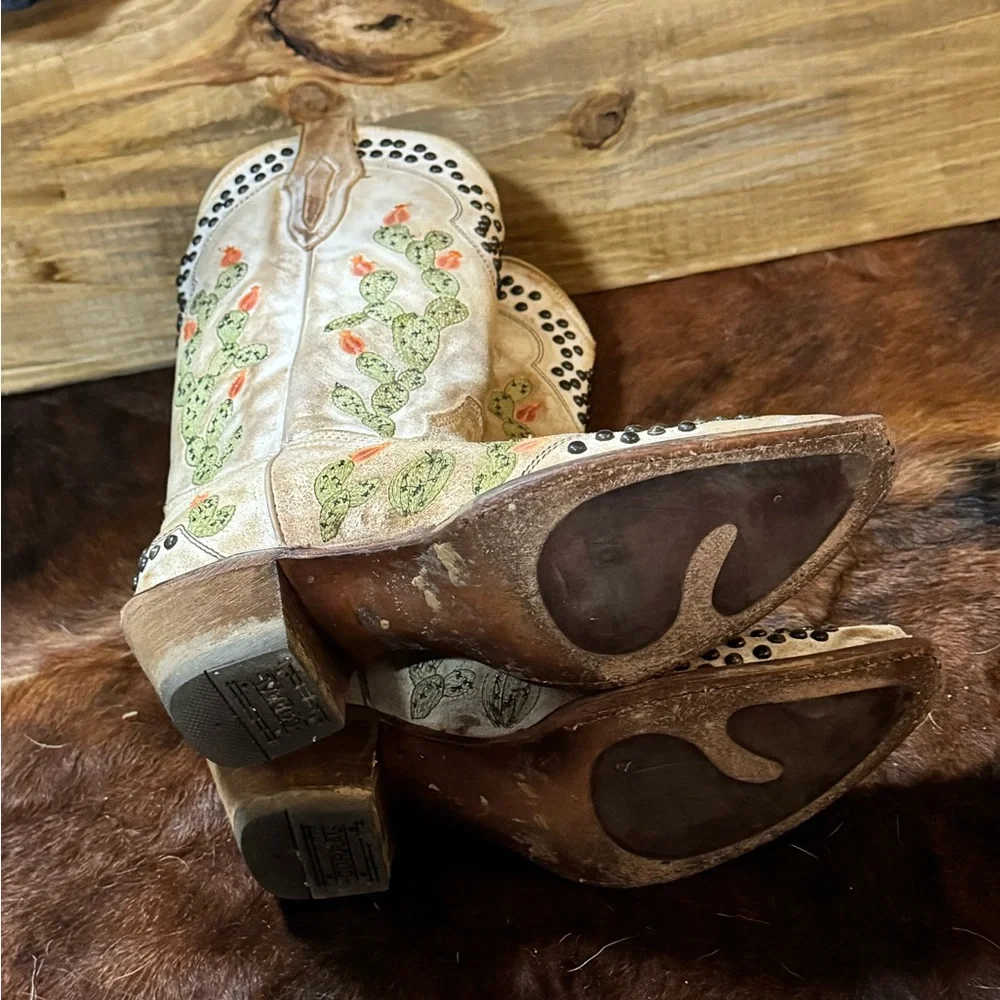 Corral Beige and Black Cactus Heeled Boots - Picture 4 of 6